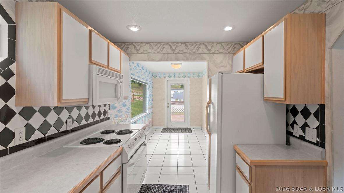Image 2: Kitchen
