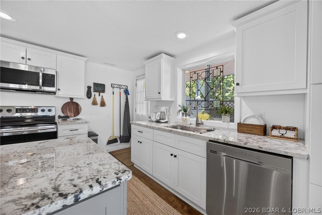 Image 4: Complete kitchen upgrade with granite counters, cu