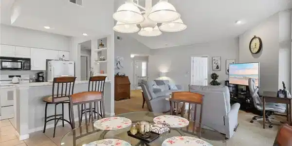 Image 4: Dining to interior look