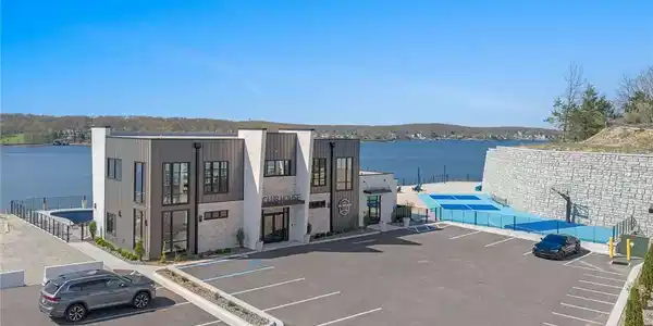 100 Blue Heron Hill