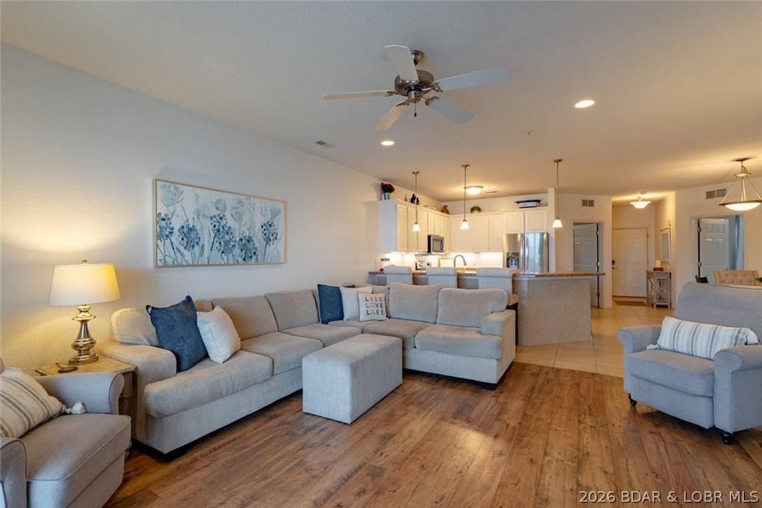 Image 3: roomy and spacious