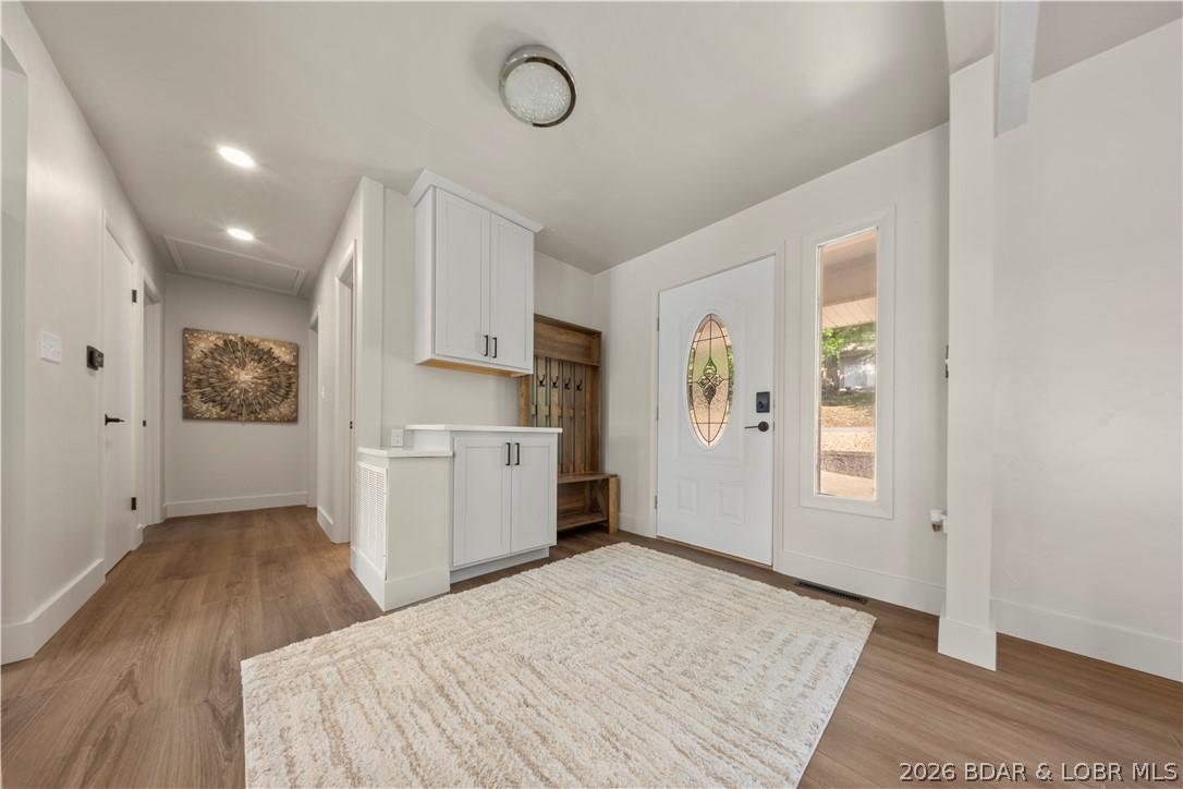Image 4: Entryway