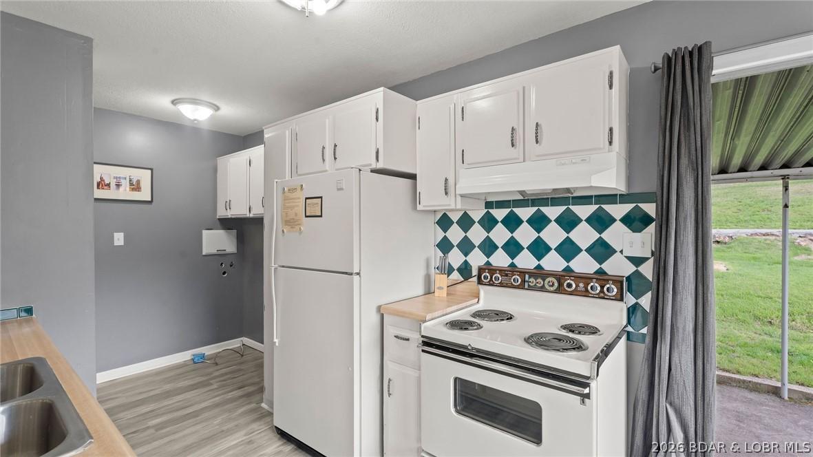 Image 3: Kitchen