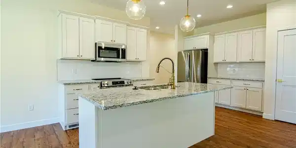 Image 3: Spacious island, great storage, brand new applianc