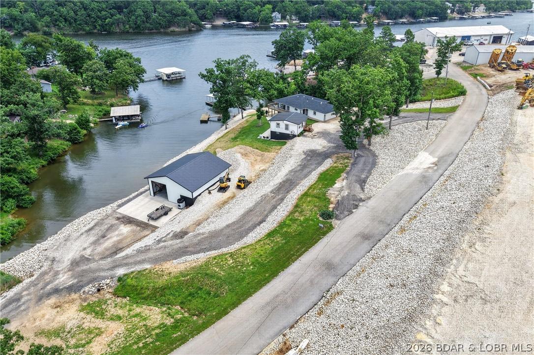 Image 4: 1.2 acres & 300ft of shoreline