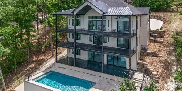 957 Grand View Drive