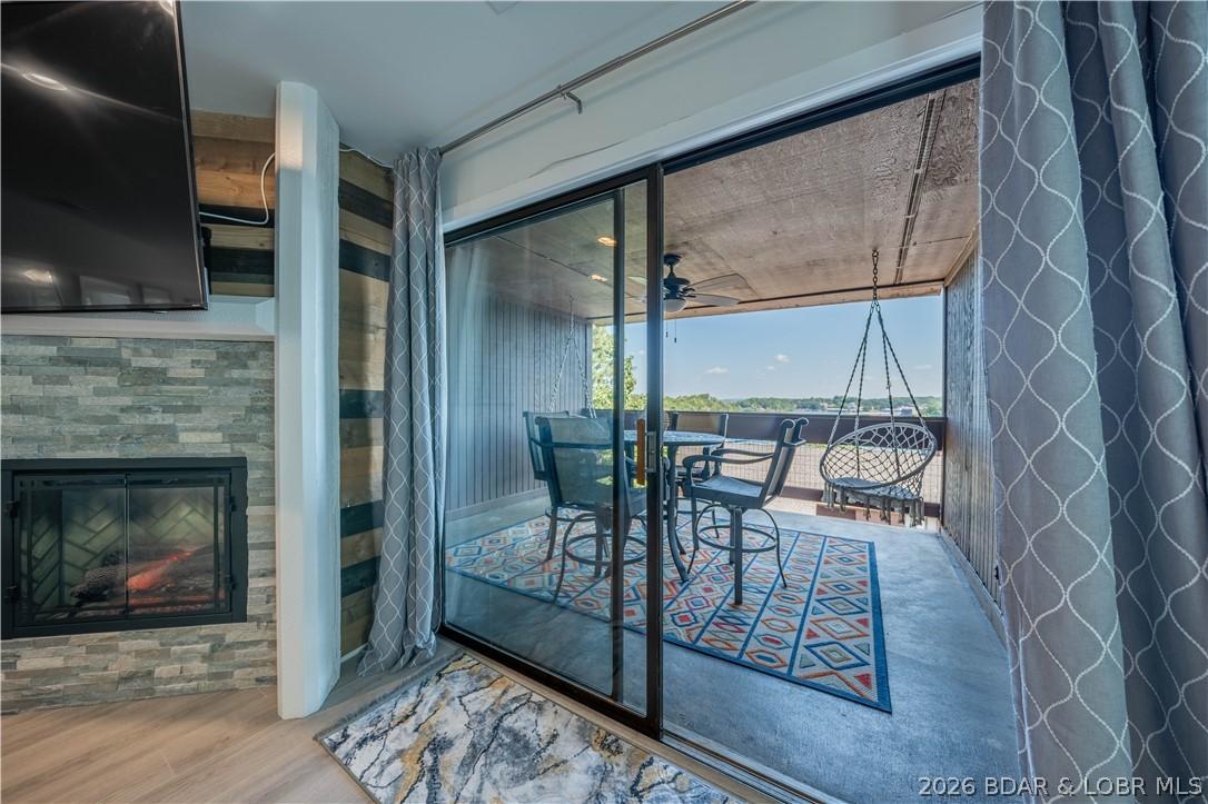 Image 1: Spacious and open Living Room with Lake View