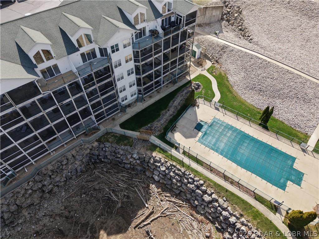 Image 3: View of the Complex and Pool