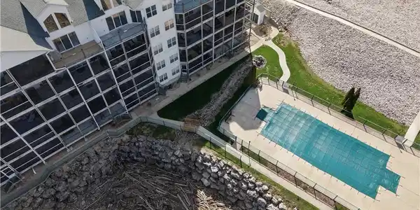 Image 3: View of the Complex and Pool
