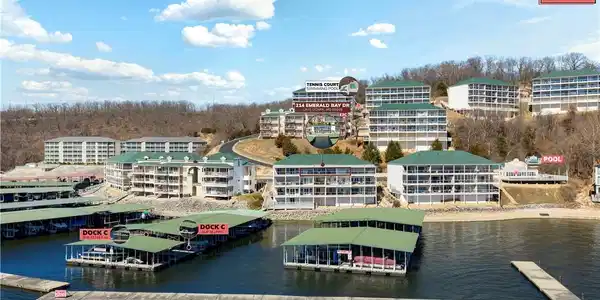 Image 2: Full Package for Lakefront Living