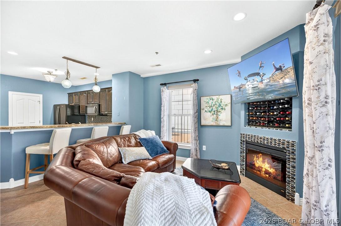 Image 3: Living Room