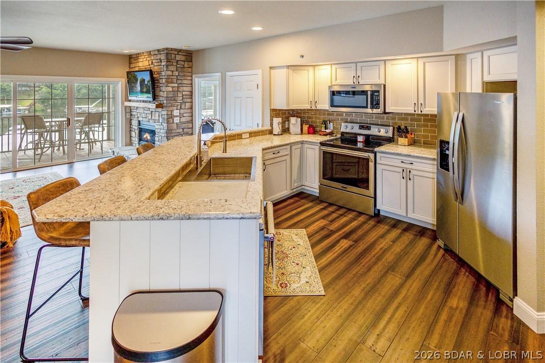 Image 4: Kitchen.