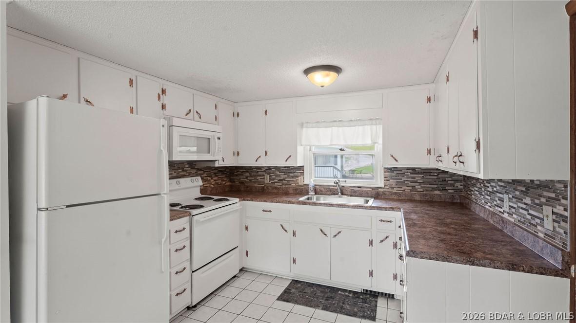 Image 2: Kitchen