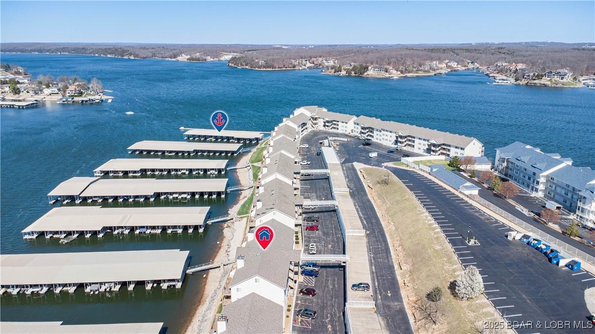 Image 2: 30 ft boat slip w/lift located in Dock 8