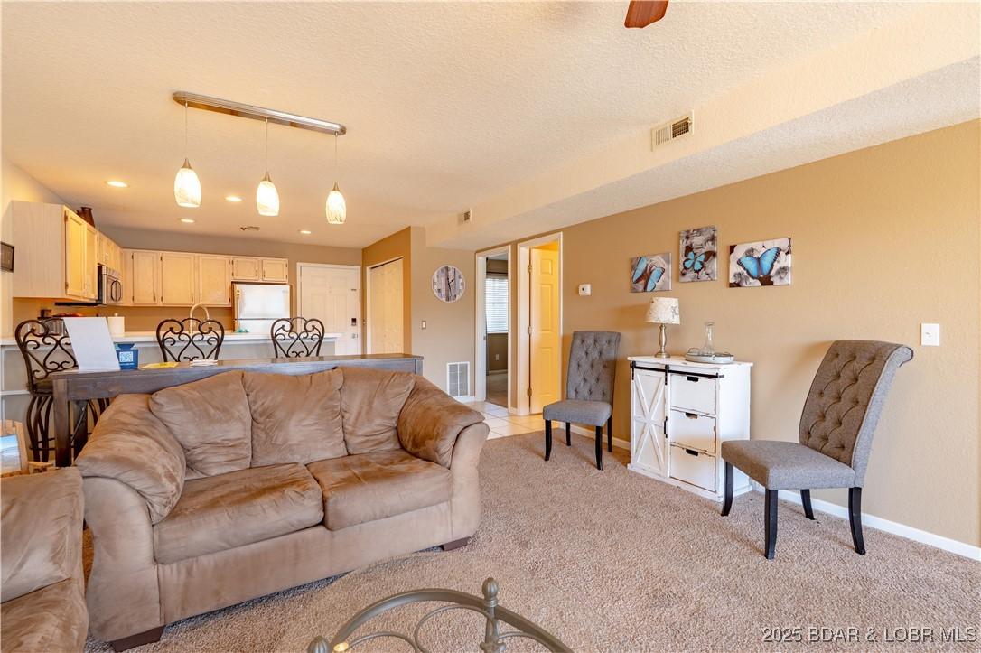Image 4: Extra seating for entertaining