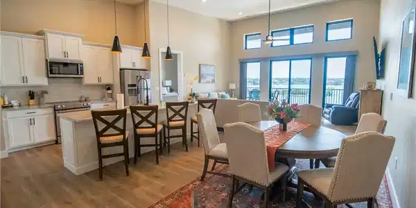 Image 4: Quality furniture throughout making your purchase