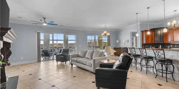 Image 3: Living Room