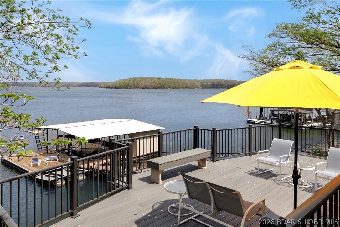 Image 2: Gorgeous setting overlooking the 1 mm of the Gravo