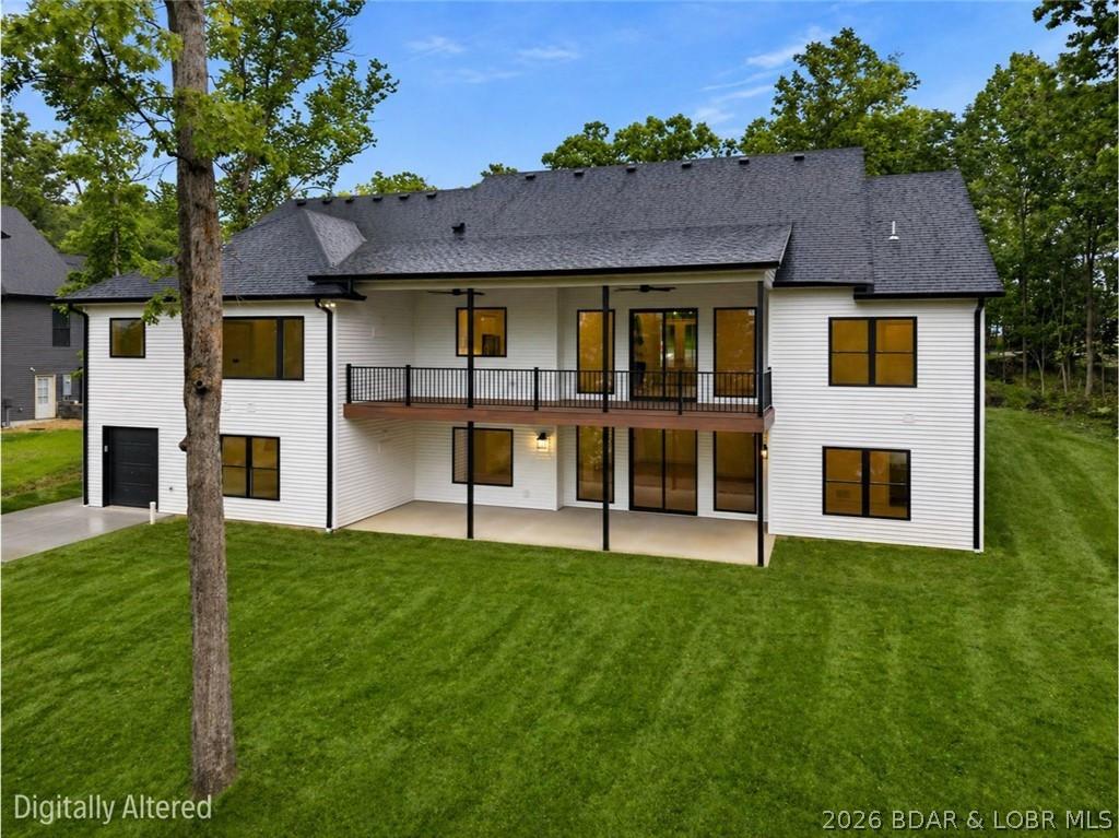 Image 3: Two levels of entertaining with a large back yard