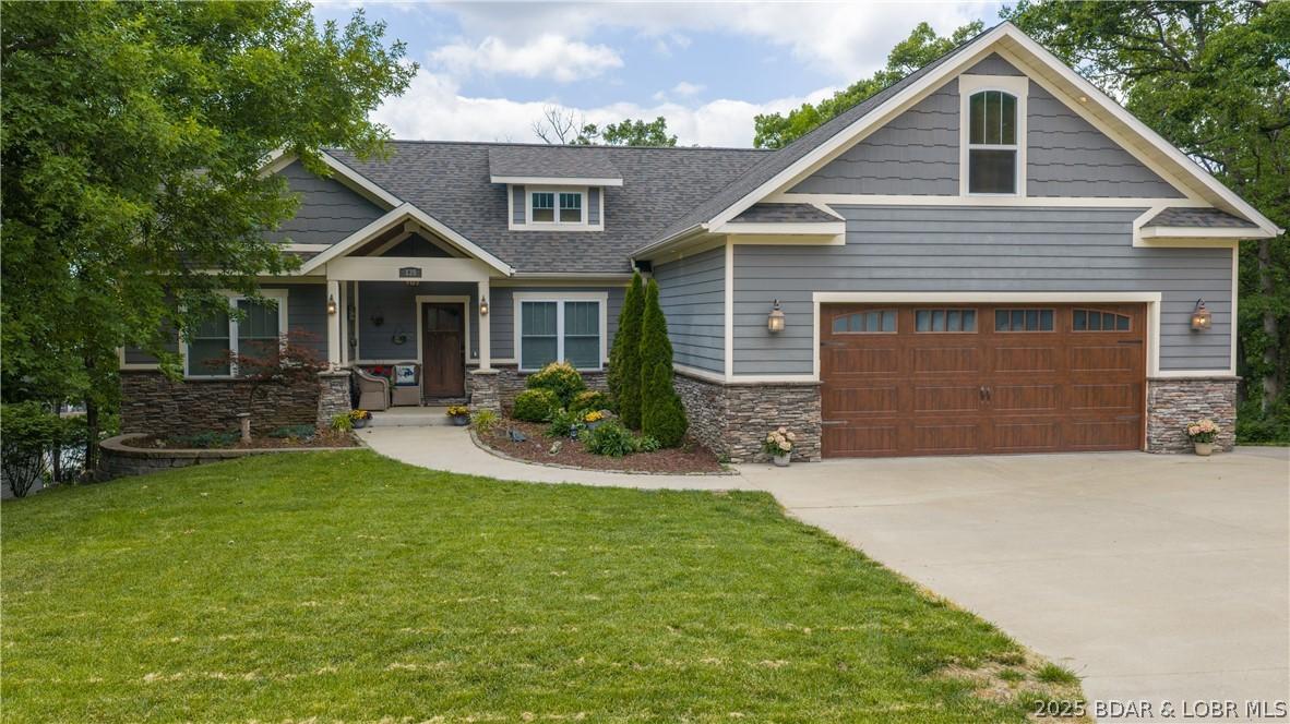 Image 4: Rare find is this flat yard, flat drive, flat side