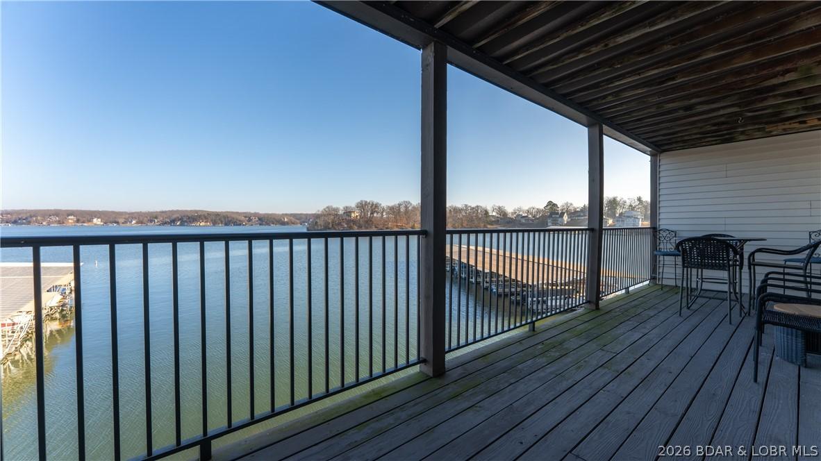 Image 3: Huge deck with access from the living room and pri