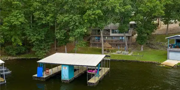 Image 2: Lakefront includes dock w/ 10x28 & 10x24 Slips