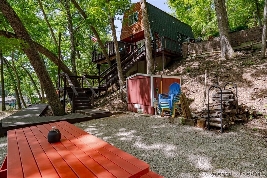 Image 2: Your lakefront retreat offers tons of outdoor ente