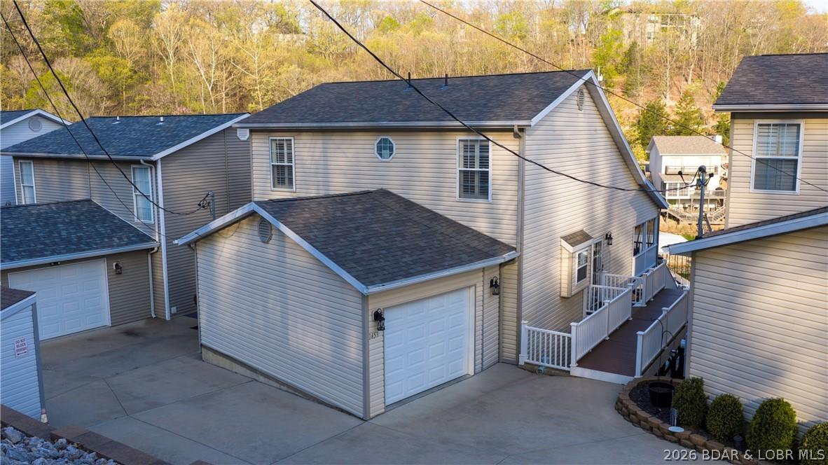 Image 4: Easy access into your single garage and walk right
