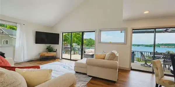 Image 2: Living Area