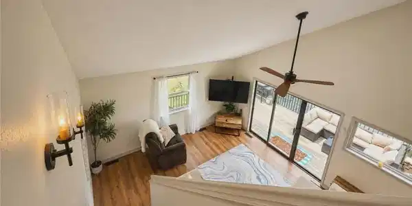 Image 3: Living Area