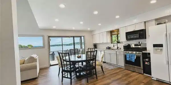 Image 4: Kitchen & Dining