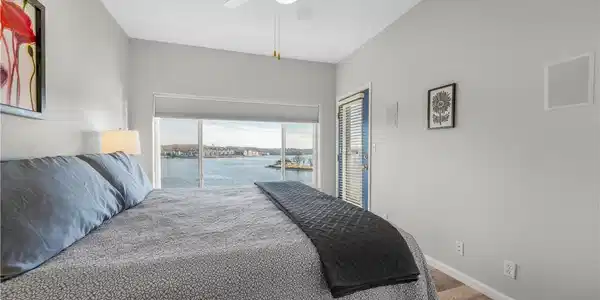 Image 4: Master Bedroom