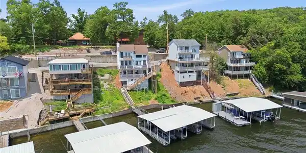 Image 2: Incredible view of the large home and spacious 3-w