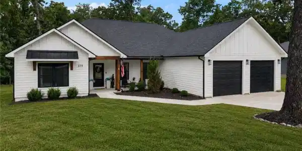 575 Grand Point Boulevard