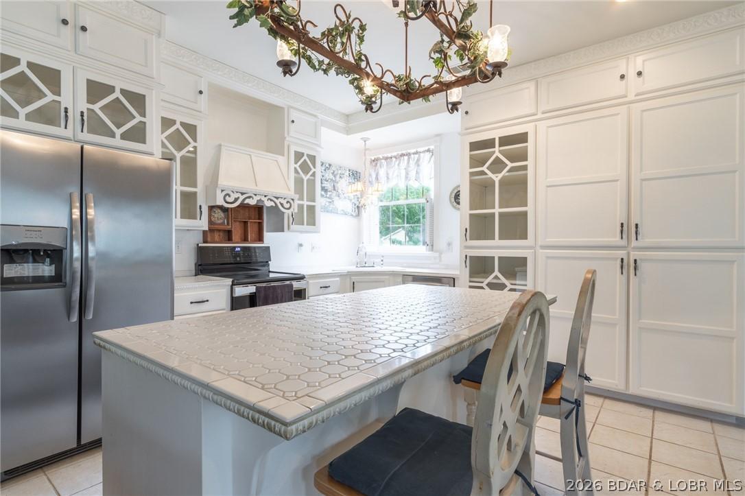 Image 2: Kitchen