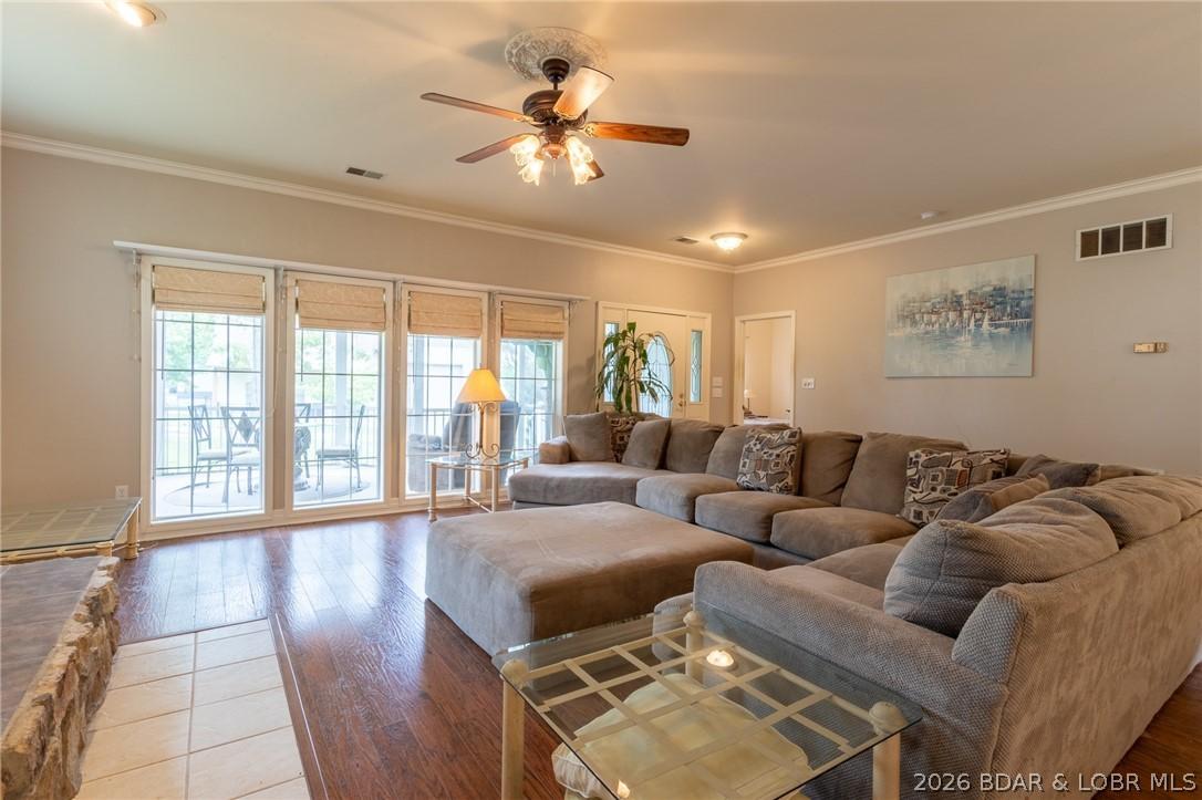 Image 3: Living Area