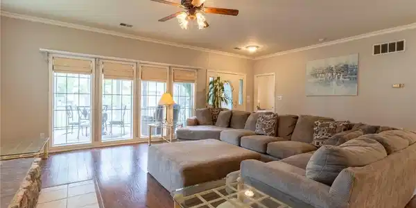 Image 3: Living Area