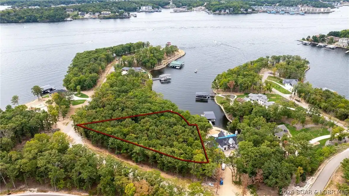 Image 1: Perfect spot for your new estate!