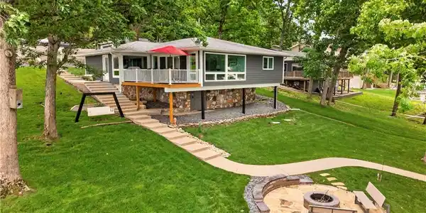 735 Red Oak Lane