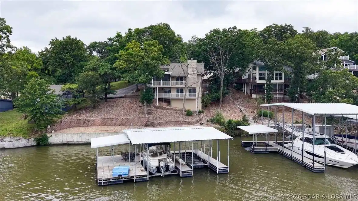 Image 1: Tons of lakefront and room to expand!