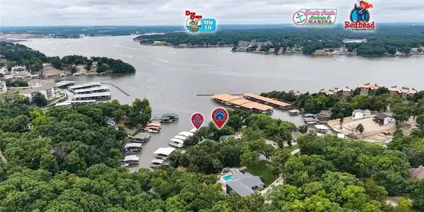 Image 2: Right in the middle of all the waterfront hotspots