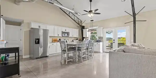 Image 3: Open Kitchen