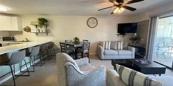 Image 4: Neutral/Nautical Decor. It gets my "SUPER CUTE" st