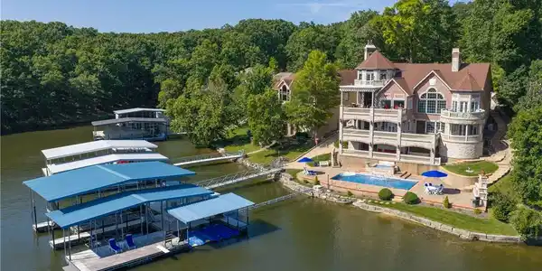 Image 2: Large Dock Envelope but doesn't block lake views!