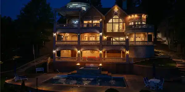 Image 3: Full lighting from the Lakeside of the Estate