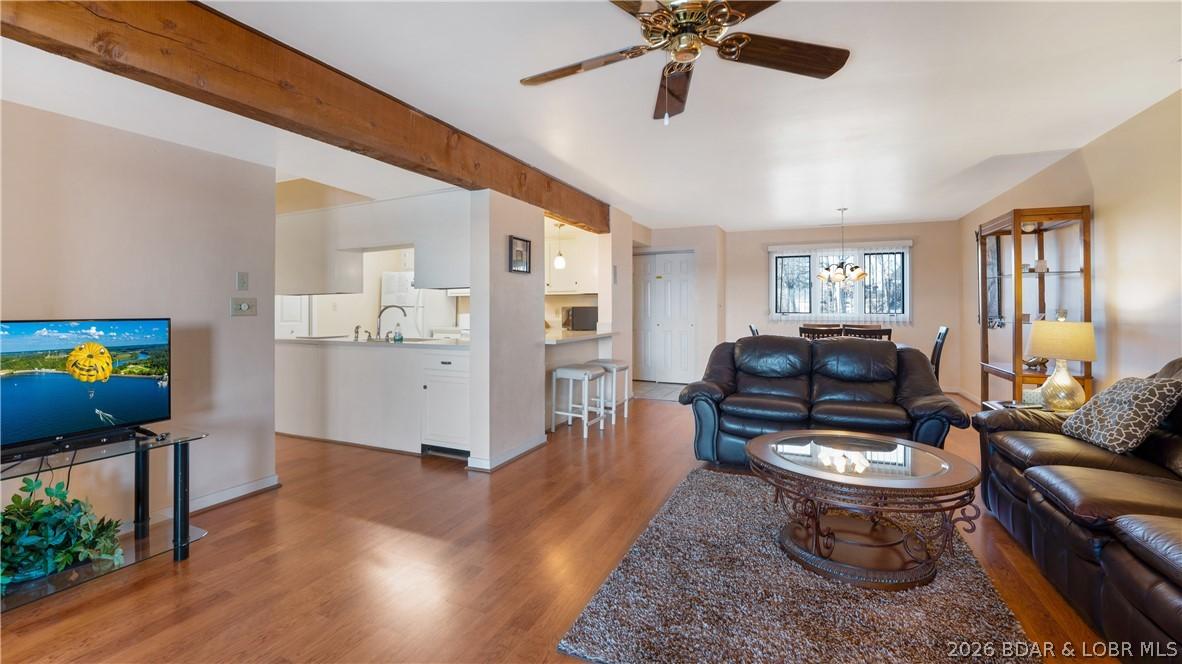 Image 4: Great floors