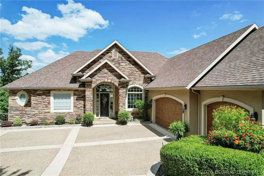 Image 1: The perfect blend of natural stucco, stone, and wa