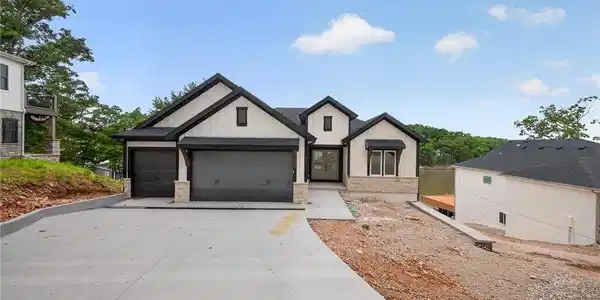55 Hollow Oak Court