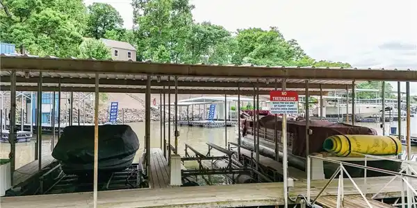 Image 2: Slip in community dock w/hoist INCLUDED!