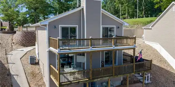 305 Thornsberry Road